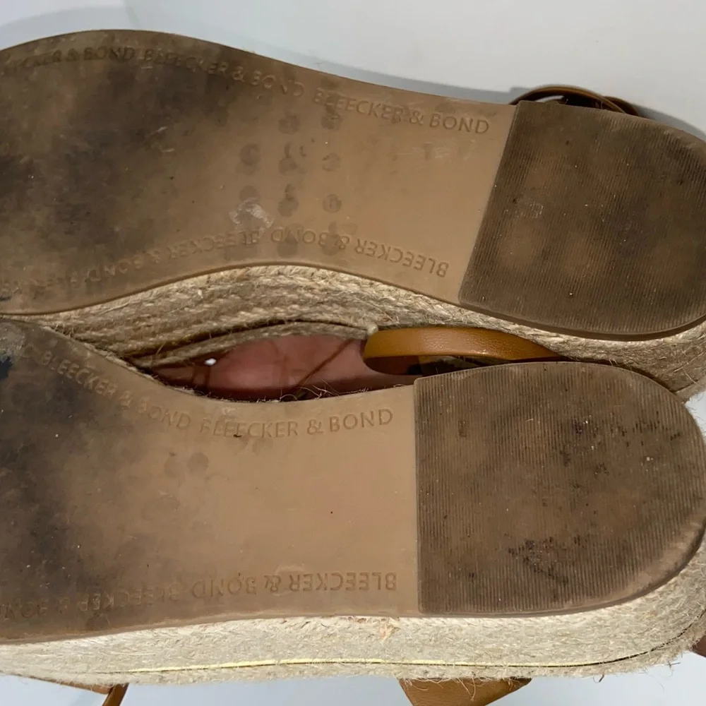Platform Sandals Tan Leather Size 7.5 Gold accents 3 inches Bleecker & Bond